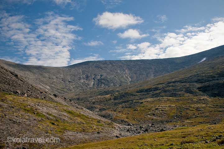 Information and photos of Khibiny Mountains tundra. Highest point of Kola Peninsula Russian Lapland. Geologists Ramzai and Fersman minerals