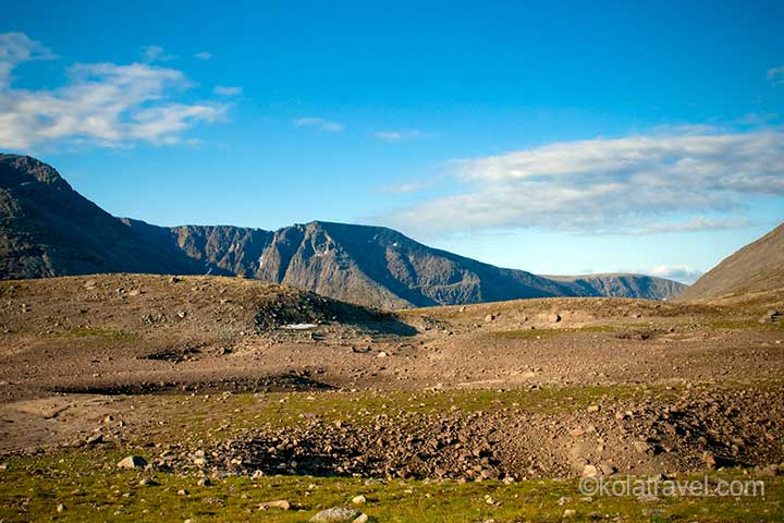 Information and photos of Khibiny Mountains tundra. Highest point of Kola Peninsula Russian Lapland. Geologists Ramzai and Fersman minerals